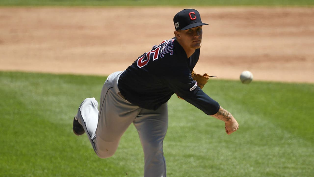 Giolito edges out Plesac in head-to-head battle, White Sox beat Indians 2-0